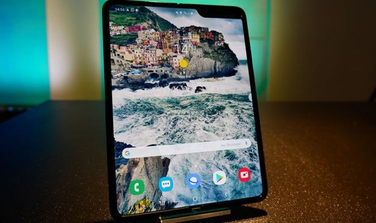 Galaxy Fold - Smartphone 2.000 USD có rất nhiều cái hay nhưng còn khuyết điểm - 3