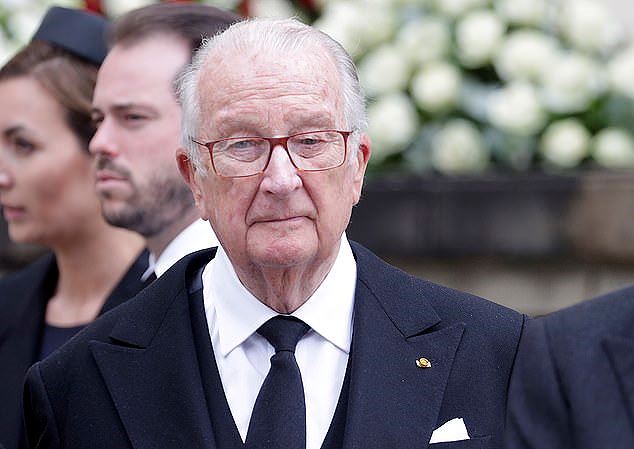 Từ chối xét nghiệm ADN, cựu vương Bỉ sẽ bị phạt 5.000 euro mỗi ngày - 1