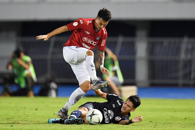 Suphanburi - Muangthong United: Văn Lâm nỗ lực, nghẹt thở 10 chọi 11 - 1