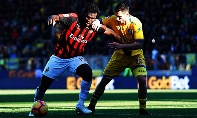 AC Milan - Frosinone: Tuyệt phẩm sút phạt, 9 phút định đoạt - 1