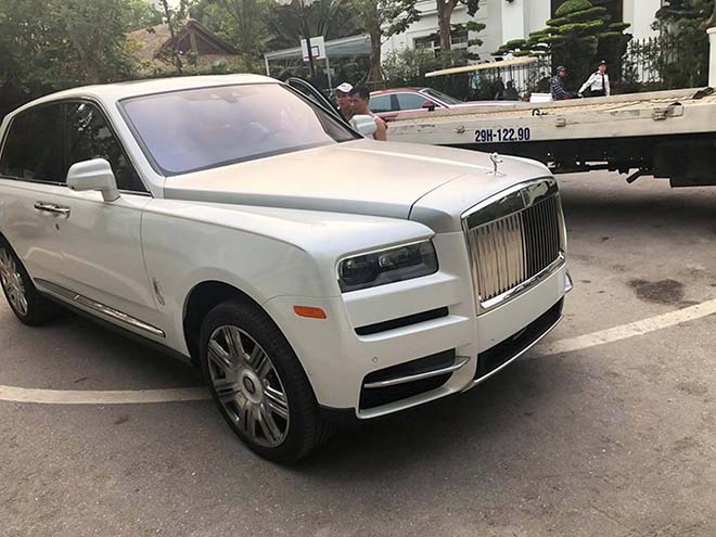 Cận cảnh SUV sang trọng Rolls-Royce Cullinan đầu tiên tại Việt Nam - 1