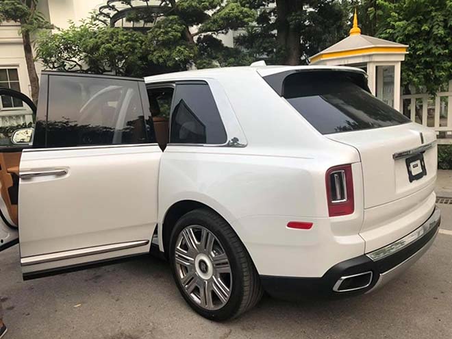 Cận cảnh SUV sang trọng Rolls-Royce Cullinan đầu tiên tại Việt Nam - 2