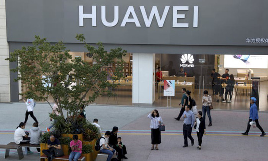 Lo ngại tác động khủng khiếp, Mỹ nới “thòng lọng” cho Huawei - 1