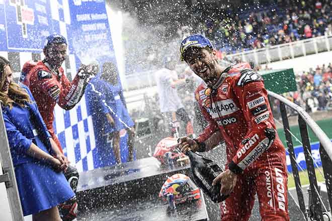 Đua xe MotoGP: Bá chủ thiên hạ & chiến thắng thứ 300 từ &#34;nhà Vua&#34; - 4