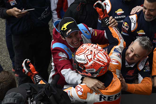 Đua xe MotoGP: Bá chủ thiên hạ & chiến thắng thứ 300 từ &#34;nhà Vua&#34; - 5