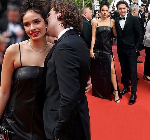 Brooklyn Beckham đắm đuối bạn gái hơn tuổi trên thảm đỏ Cannes - 1