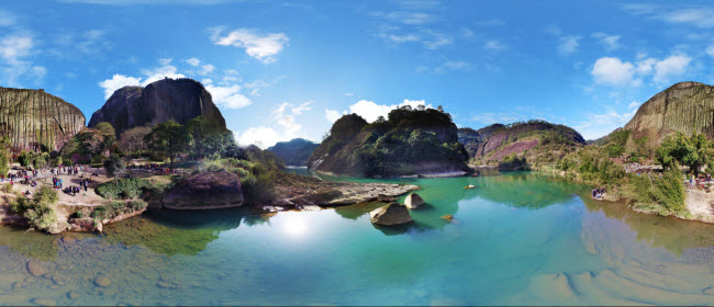 12. Khu thắng cảnh Vũ Di Sơn: Với hệ sinh thái đa dạng và các giá trị văn hóa, dãy núi ở tỉnh Phúc Kiến đã được UNESCO công nhận là di sản thế giới năm 1999.