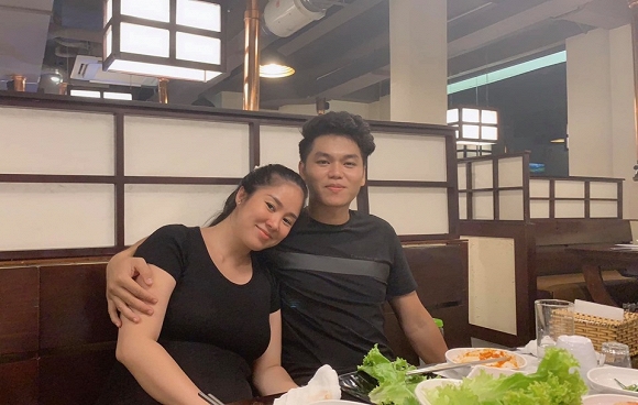 Bị chê "bám váy vợ", chồng trẻ kém 7 tuổi của Lê Phương đáp trả bất ngờ - 9