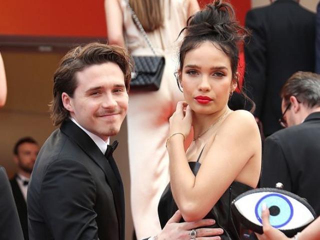 Brooklyn Beckham đắm đuối bạn gái hơn tuổi trên thảm đỏ Cannes