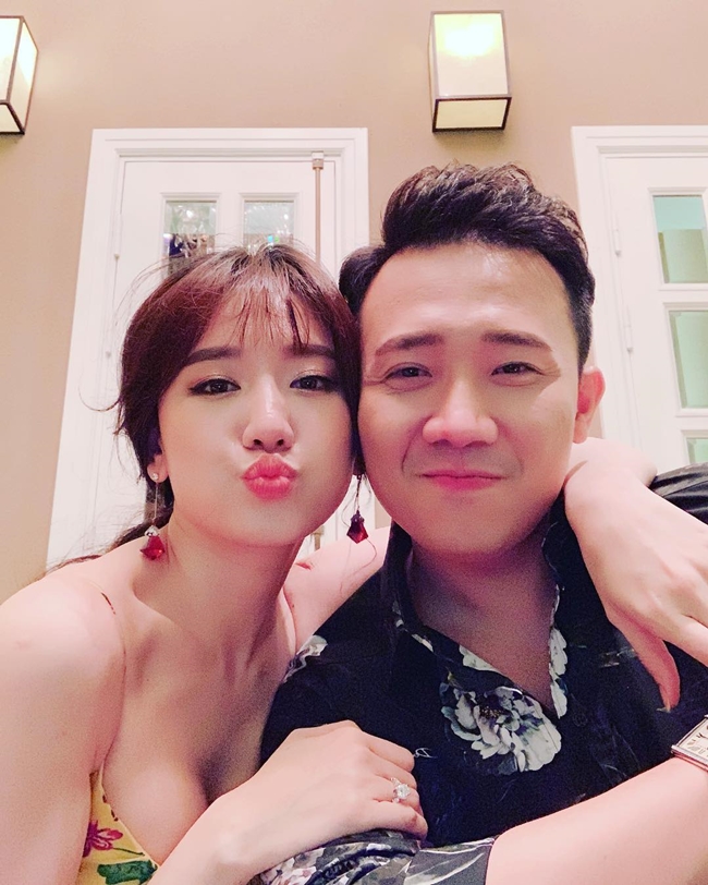 Sau gần 1 năm hẹn hò, Trấn Thành và Hari Won chính thức về chung nhà vào cuối tháng 12.2016. Sau khi kết hôn với MC giàu và nổi tiếng nhất Việt Nam, cuộc sống của nữ ca sĩ gốc Hàn có nhiều thay đổi.