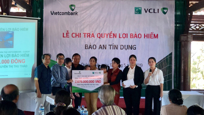 Vietcombank-Cardif chi trả gần 2,7 tỷ đồng quyền lợi bảo hiểm cho khách hàng ở Quảng Ngãi - 1