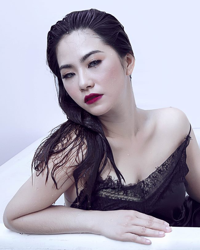 Vài năm trở lại đây, giọng ca "Cô gái Trung Hoa" theo đuổi phong cách sexy, trưởng thành hơn.