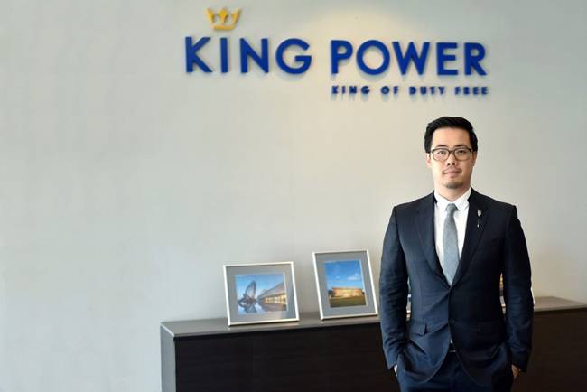 Người đàn ông 34 tuổi này vừa trở thành tỷ phú trẻ nhất trong danh sách những người giàu nhất của Thái Lan do Forbes đưa ra.