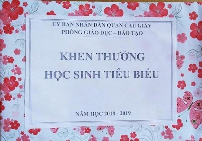 Phòng GD&ĐT nói về vụ phần thưởng chỉ là 1 tờ giấy màu xanh - 1