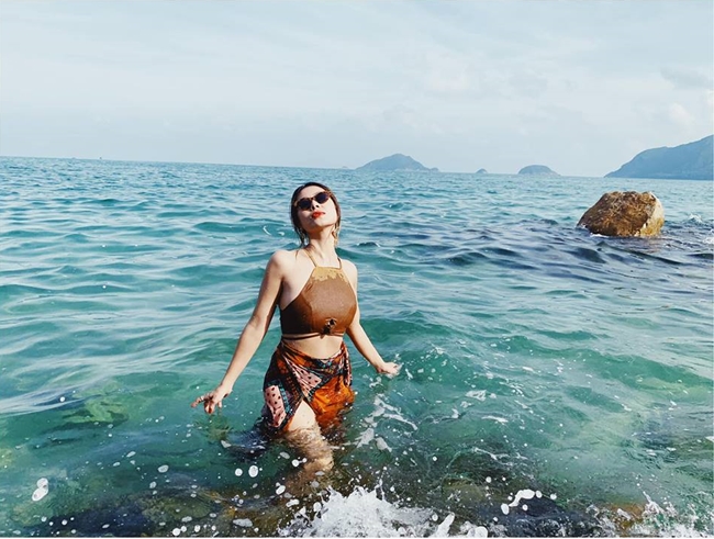 Sở hữu thân hình với số đo hoàn hảo, Nam Thư thường xuyên khoe ảnh diện bikini "đốt mắt" người hâm mộ.