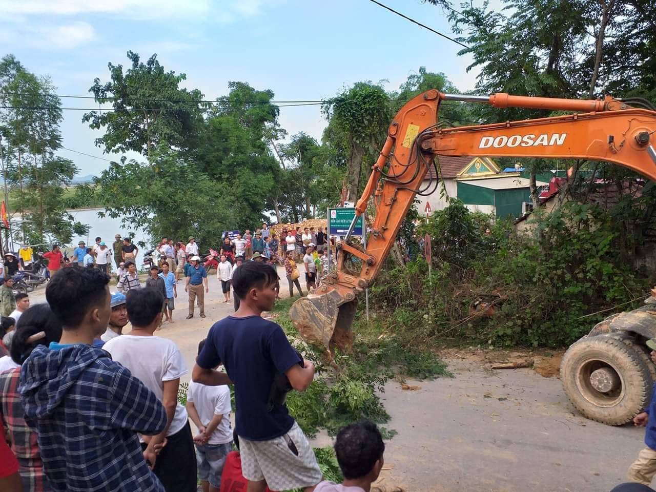 Sập giếng sâu 7 mét, 2 người thoát chết kỳ diệu, 1 người tử nạn - 2