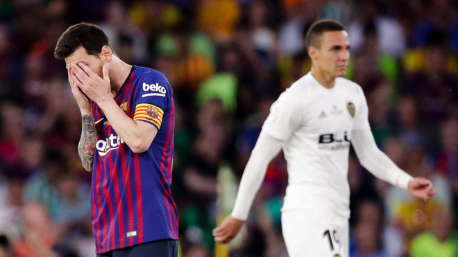 Barca hụt cú đúp: &#34;Ông trùm&#34;  ra phán quyết tương lai thầy Messi - 1