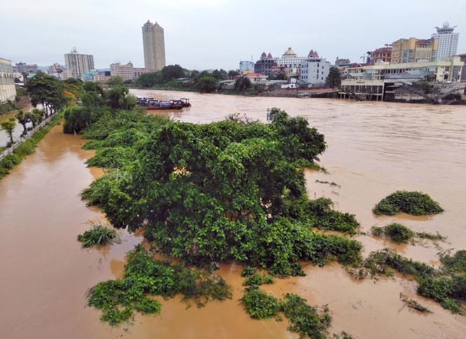 Mưa lớn ở Móng Cái, nhiều đò sắt bị nhấn chìm trong lũ - 3