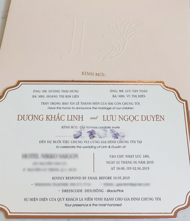 Lộ thiệp cưới ở khách sạn 5 sao của Dương Khắc Linh và bạn gái kém 13 tuổi - 1