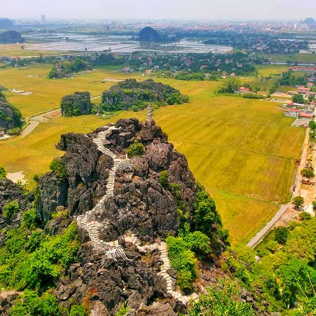 Mùa vàng Tam Cốc đẹp ngỡ ngàng từ đỉnh &#34;Vạn lý trường thành Việt Nam&#34; - 4