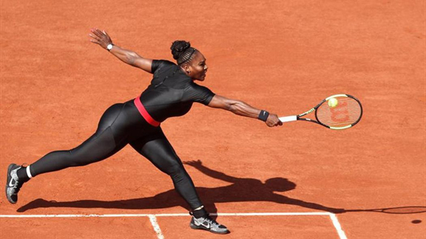 Serena Williams mặc váy &#34;siêu anh hùng&#34; sau lệnh cấm đồ bó sát - 8