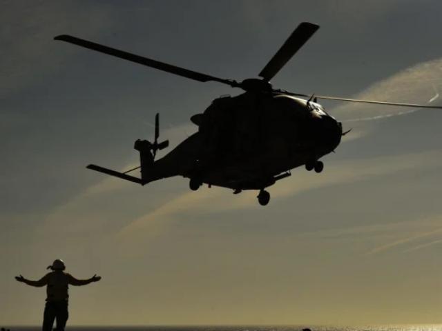 Trực thăng hải quân Úc dính ”đòn” tàu cá TQ trên Biển Đông?