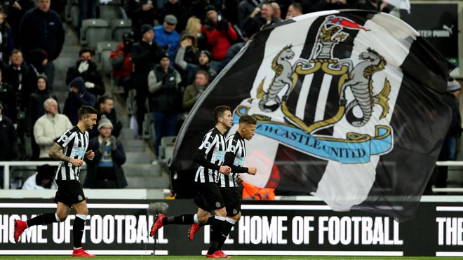 Tin HOT bóng đá tối 30/5: Ông chủ UAE đạt thỏa thuận mua Newcastle - 1