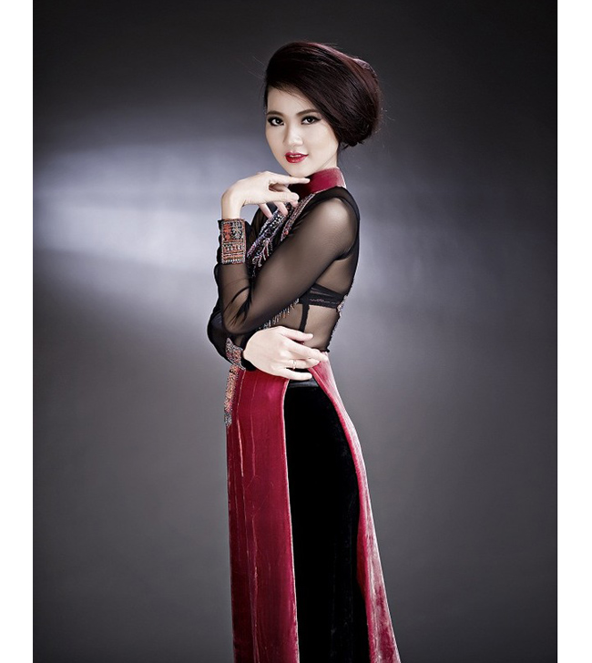 Hoa hậu Trần Thị Quỳnh thử nghiệm thiết kế áo dài xuyên thấu nội y.