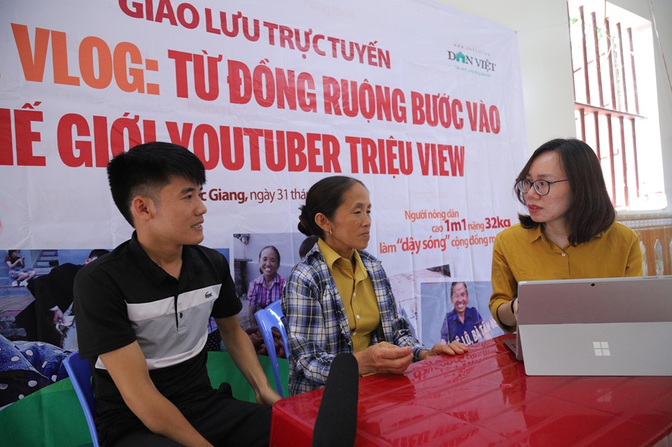 Bà Tân Vlog mỗi ngày làm 1 clip, chăm vài chục con gà, lợn - 8