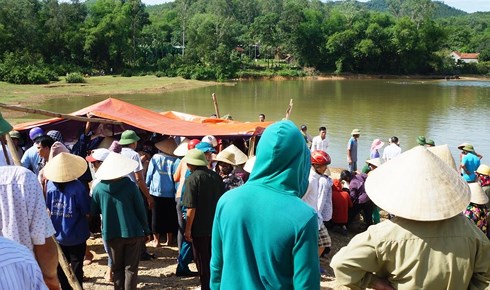 5 học sinh đuối nước ở Nghệ An: Đám tang vội vã nơi quê nghèo - 1