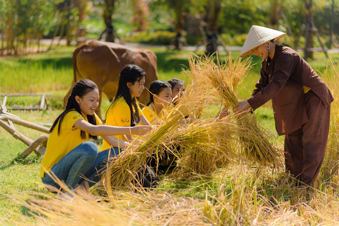 Bạn nhỏ các nước lạc lối trên đảo dân gian tại Vinpearl Land Nam Hội An - 6