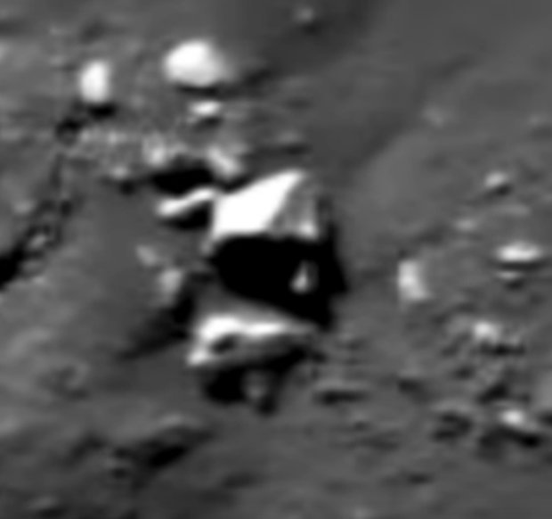 Ảnh chụp của NASA cho thấy người ngoài hành tinh đang sống trên Mặt trăng? - 1