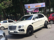 Tin tức ô tô - Bentley Bentayga độ Mansory &quot;chấn thương&quot; sau pha đụng chạm với taxi xanh lá