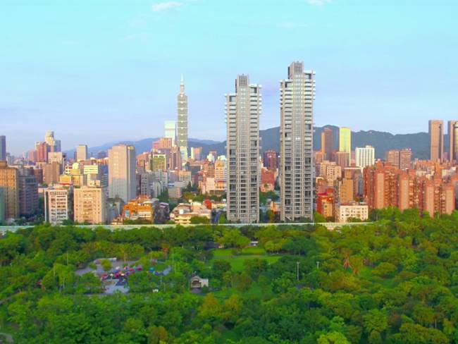 Một trong những tòa tháp chung cư mới, phổ biến nhất cho giới giàu có ở Đài Bắc là One Park Taipei.