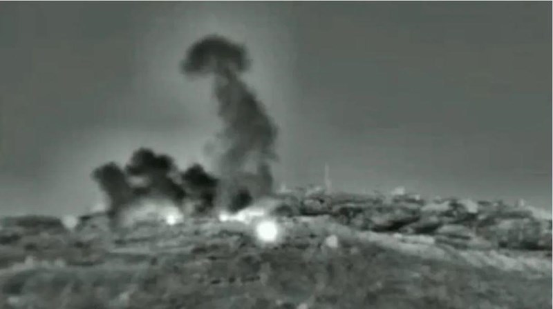 Dứt lời đe dọa, Israel dồn dập nã tên lửa vào Syria - 1
