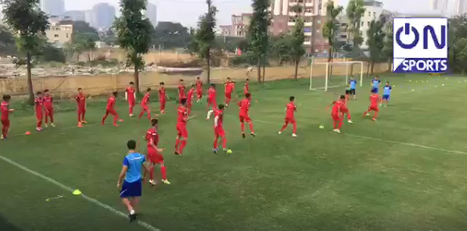 U23 Việt Nam: Bùi Tiến Dũng tranh suất chính, fan đội nắng mua vé đấu Myanmar - 1