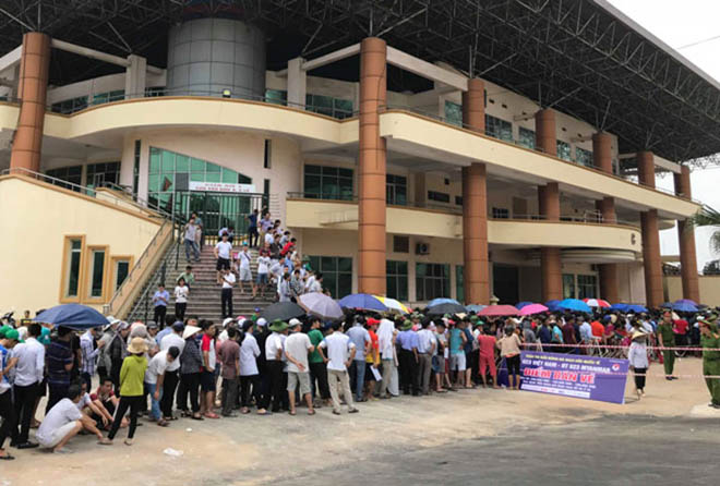 U23 Việt Nam: Bùi Tiến Dũng tranh suất chính, fan đội nắng mua vé đấu Myanmar - 2