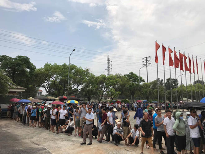 U23 Việt Nam: Bùi Tiến Dũng tranh suất chính, fan đội nắng mua vé đấu Myanmar - 3