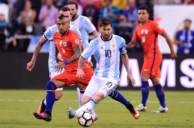 Aguero vui vẻ bên mỹ nữ, Messi và Argentina âu lo sát thềm Copa America - 6