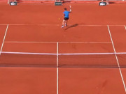 Thể thao - Clip hot Roland Garros: Thiem xâu kim như Messi, “Gã điên” đứng hình