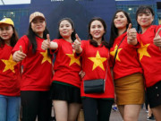 Bóng đá - ĐT Việt Nam đấu Thái Lan: Fan nữ xinh khoe sắc tiếp lửa ở King's Cup