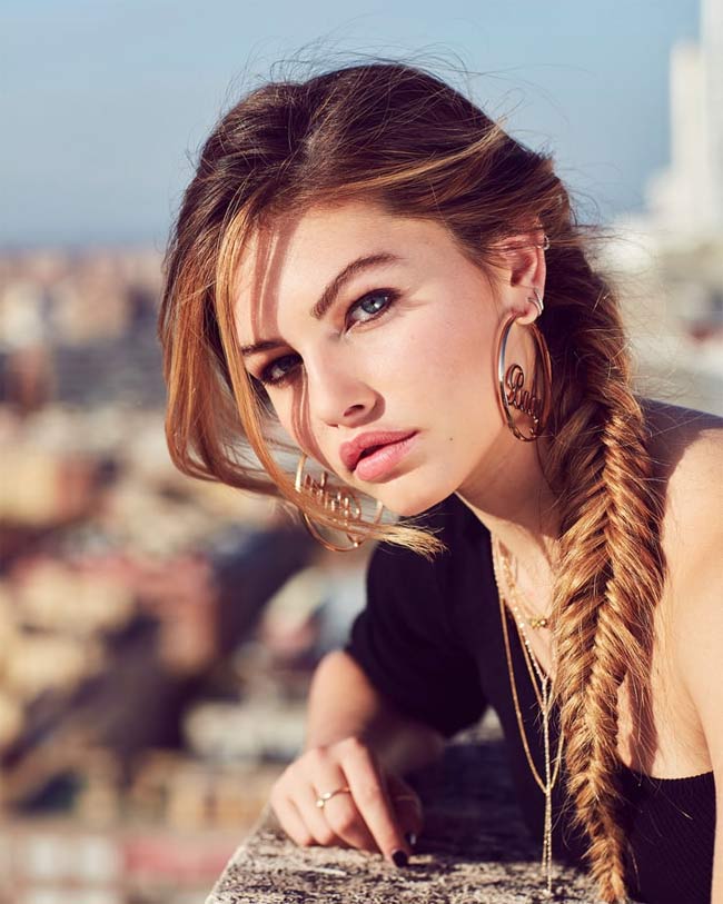 Thylane Blondeau đang là gương mặt hợp đồng của&nbsp;L&#39;Oréal và công ty quản lý người mẫu&nbsp;IMG Model - cùng công ty với Gigi, Bella Hadid, con gái&nbsp;Cindy Crawford - Kaia Gerber. Ở tuổi thiếu nữ cô ngày càng xinh đẹp, cuốn hút.