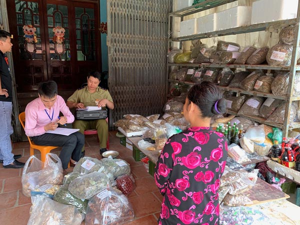 Lạng Sơn: Bày bán tràn lan dược liệu không rõ nguồn gốc - 1