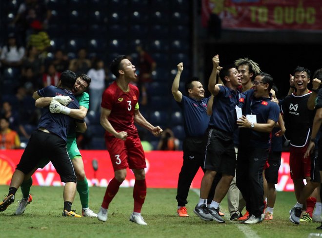 Việt Nam hạ Thái Lan: Thầy trò Park Hang Seo làm điều đặc biệt, fan cảm phục - 5