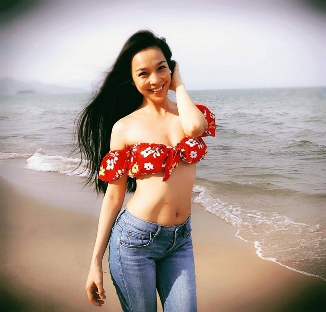 U40 Hiền Thục - &#34;mẹ 3 con&#34; Ốc Thanh Vân mặc bikini, khoe cơ thể sexy bất ngờ - 9