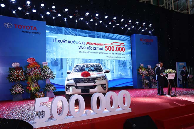 Toyota Việt Nam giới thiệu Fortuner 2019 hoàn toàn mới và giá bán cho từng phiên bản - 1