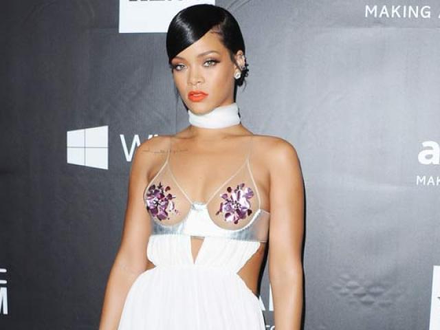 Top bộ đồ thị phi nhất của nữ ca sĩ Rihanna