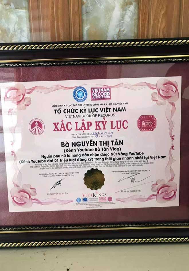 Kênh YouTube “Bà Tân Vlog” bất ngờ xác lập kỷ lục Việt Nam - 2