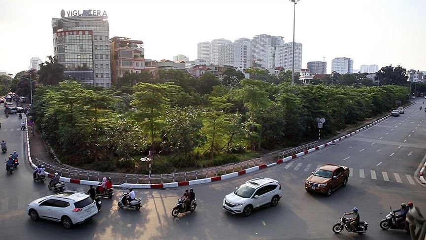 Giữa ngày nắng đổ lửa Hà thành, &#39;thiên đường&#39; bóng mát là đây - 5