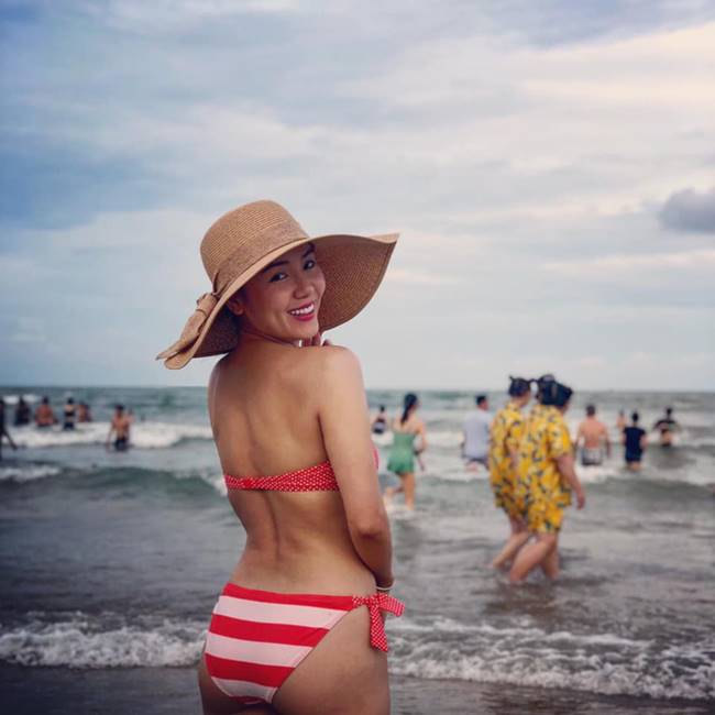 Trang cá nhân của Phương Linh cũng được cô đăng tải nhiều hơn những bức ảnh bikini trong những chuyến du lịch. 